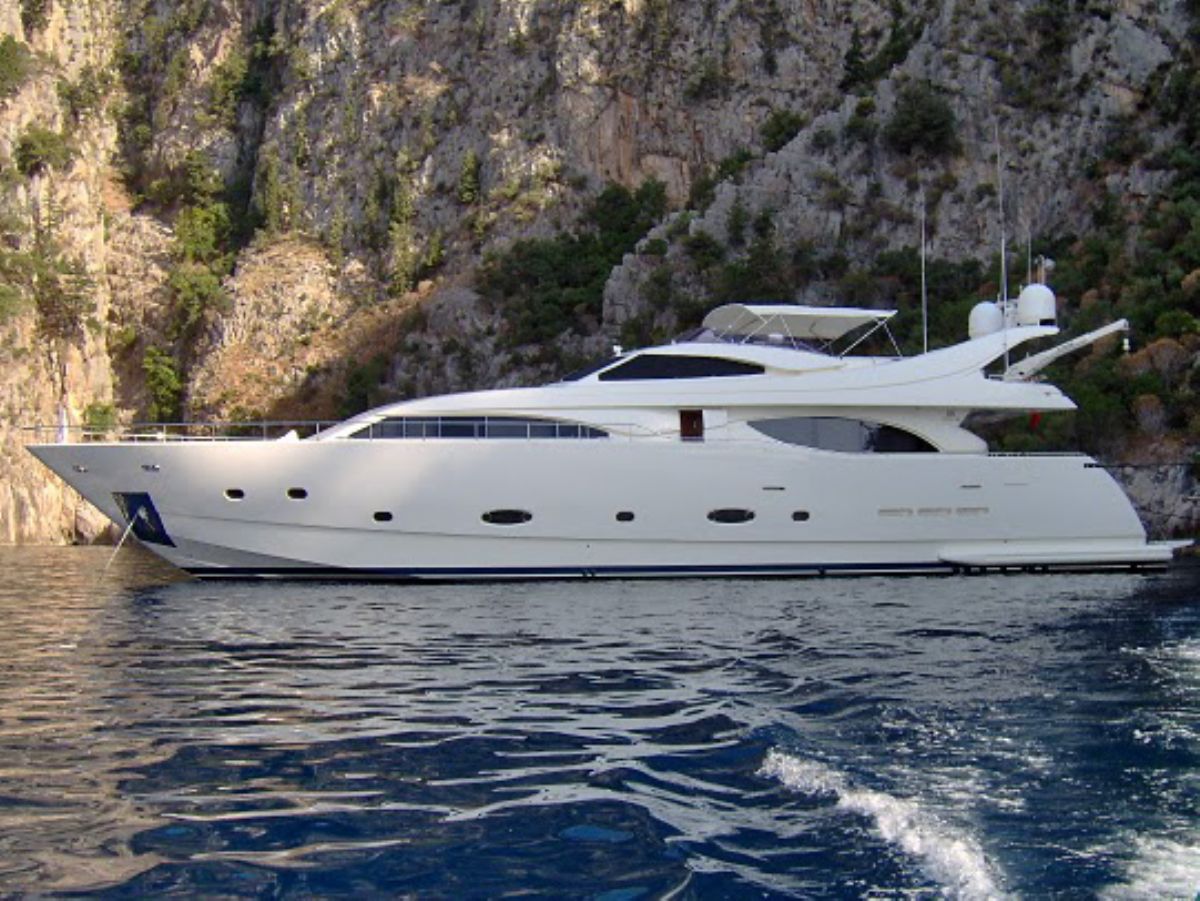 Ferretti 94 Custom Line