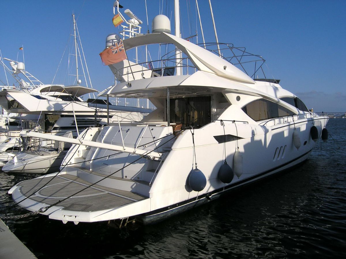 Sunseeker 82 Yacht